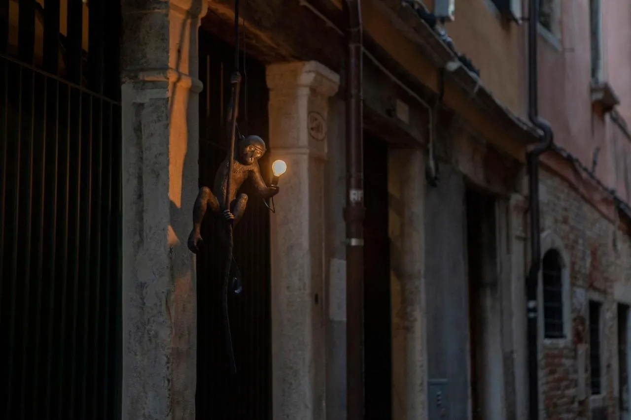 Ca' Della Scimmia - Rialto Bridge, Venedik 0*,  İtalya